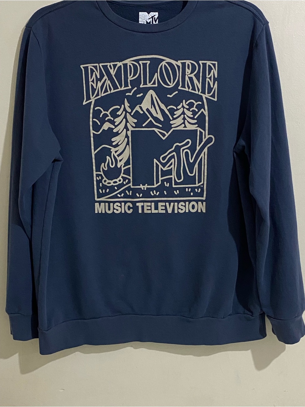 MTV Explore Gray Women’s Graphic Sweatshirt Size XL